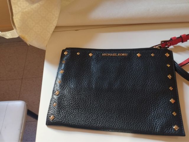 Bolso Michael Kors Negro con Tachuelas