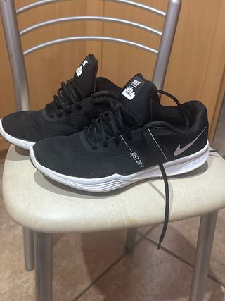 Nike Deportivas Negras y Blancas