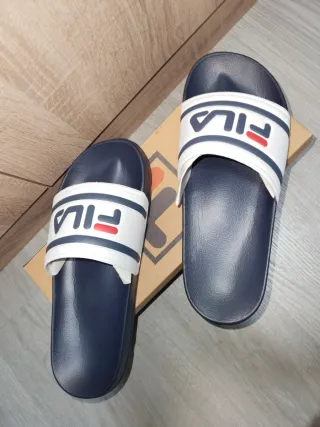 Chanclas Fila chico azul y blanco