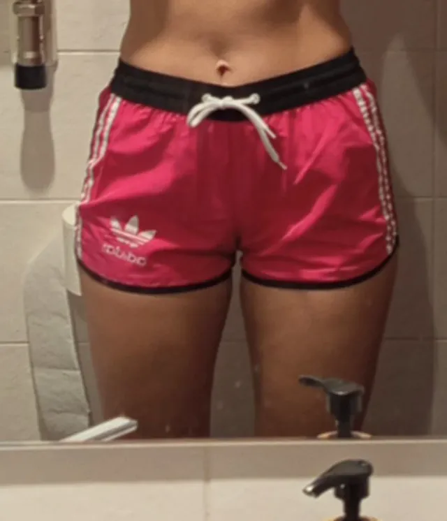 Shorts deportivos Adidas rosa