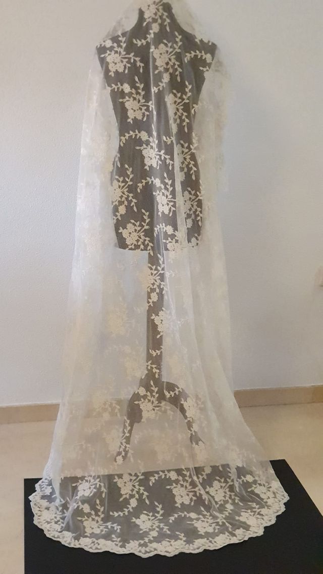 Mantilla de encaje 1.5x2.5m