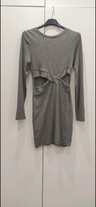 Vestito grigio con cut-out