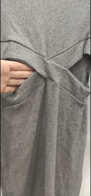 Vestito grigio con cut-out