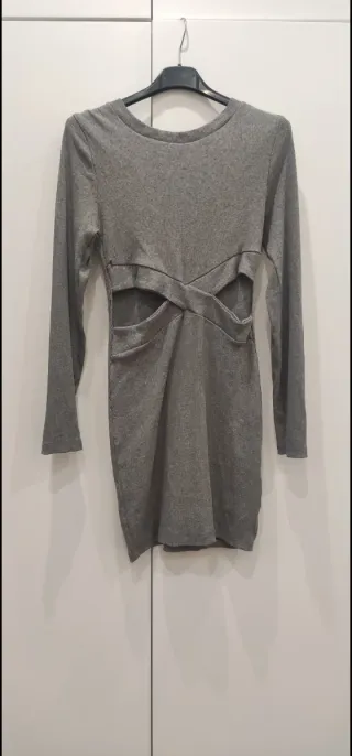Vestito grigio con cut-out