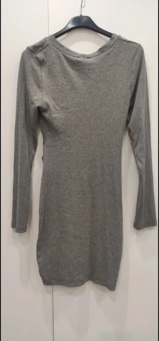 Vestito grigio con cut-out
