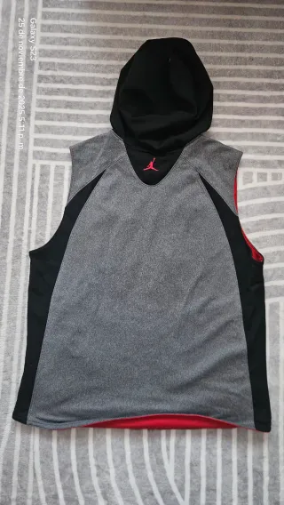 Chaleco Jordan Gris y Rojo Reversible