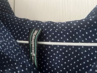 Camisa de lunares azul