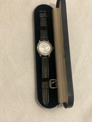 Reloj Lotus Negro y Plateado