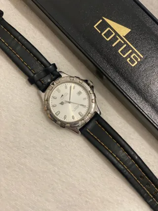 Reloj Lotus Negro y Plateado