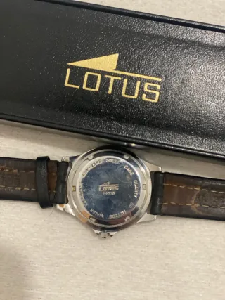 Reloj Lotus Negro y Plateado