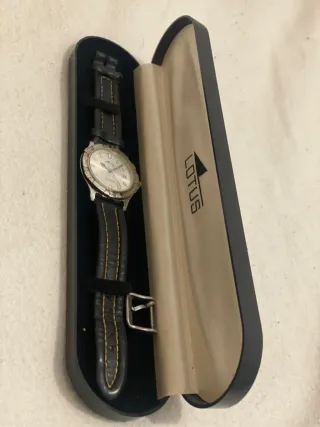 Reloj Lotus Negro y Plateado