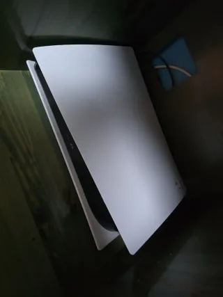 Consola PlayStation 5 de 1tb,mas 2 mandos y cables