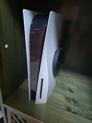 Consola PlayStation 5 de 1tb,mas 2 mandos y cables