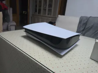 Consola PlayStation 5 de 1tb,mas 2 mandos y cables