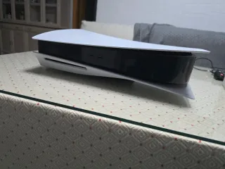 Consola PlayStation 5 de 1tb,mas 2 mandos y cables