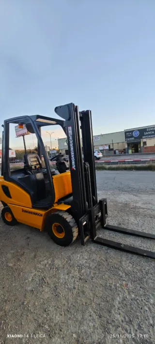 Carretilla elevadora Jungheinrich DFG320