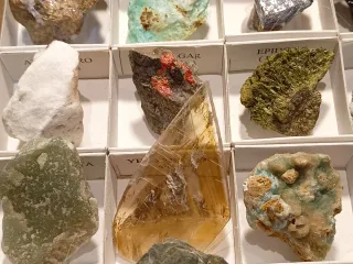 Collezione di 30 minerali