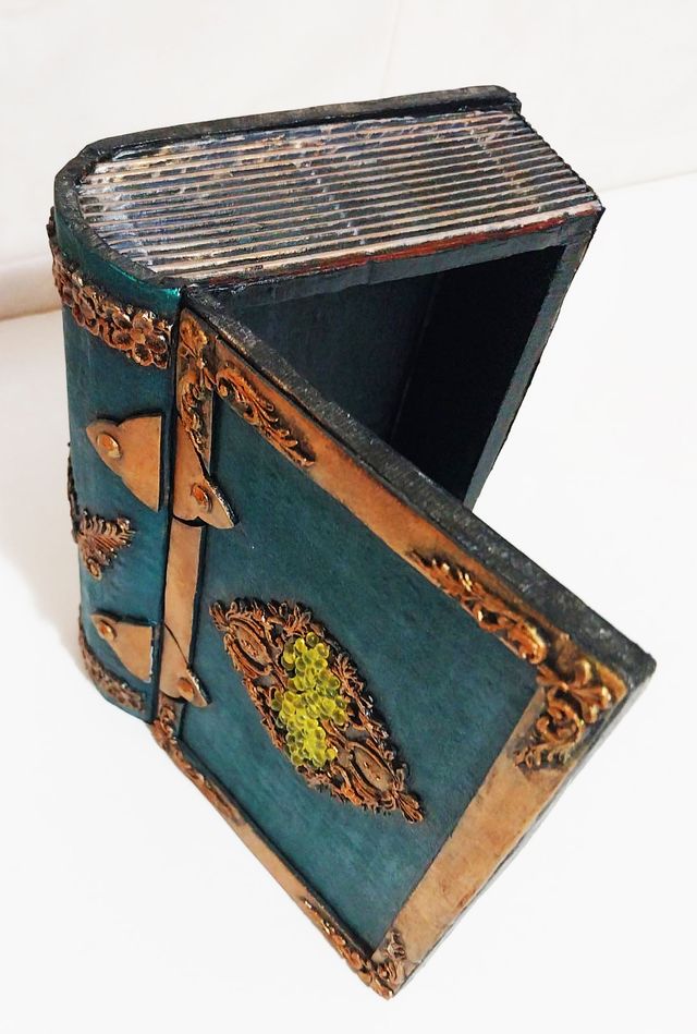 Caja libro antiguo decorada