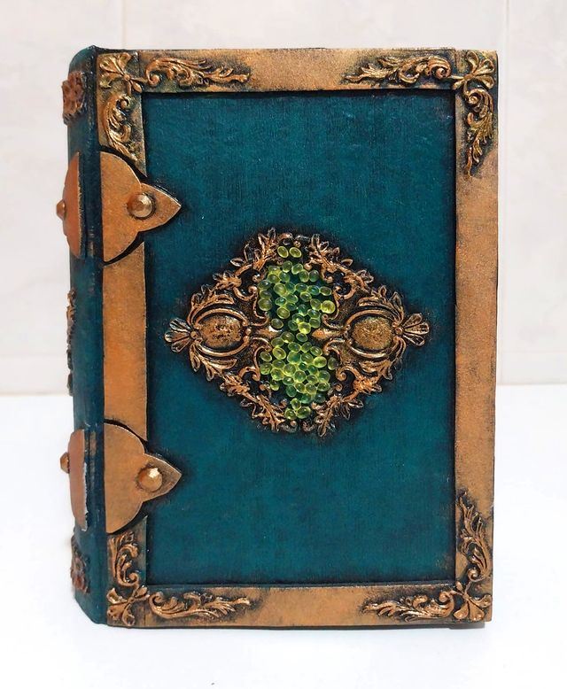 Caja libro antiguo decorada