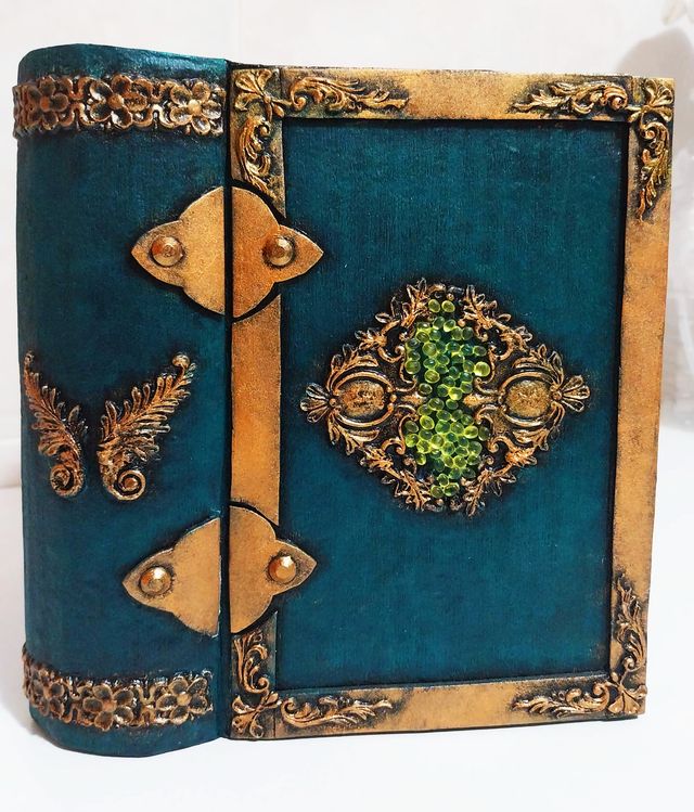 Caja libro antiguo decorada