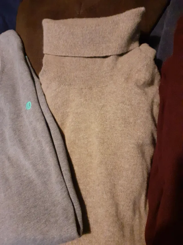 Lote seis  jerseys de Hombre.