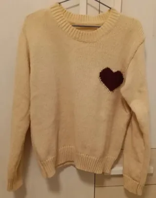 Maglietta color pesca con cuore bordeaux