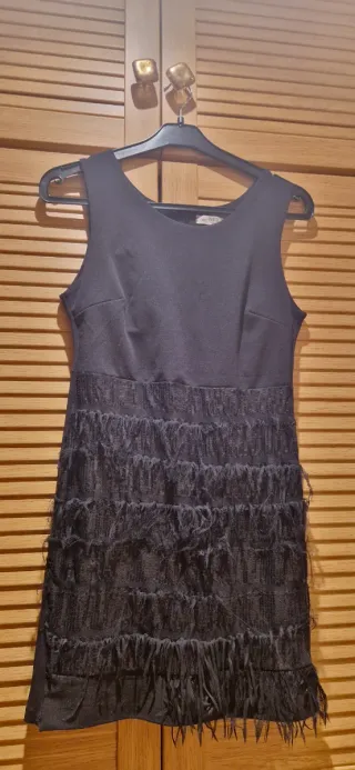 Vestido negro con flecos