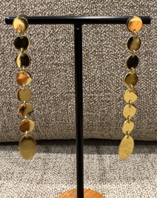 Pendientes largos dorados