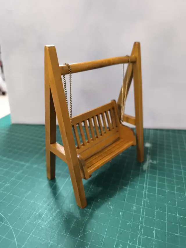 Cestello in miniatura per case delle bambole in legno