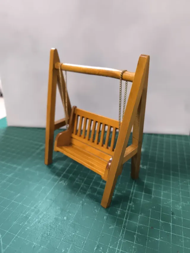 Cestello in miniatura per case delle bambole in legno