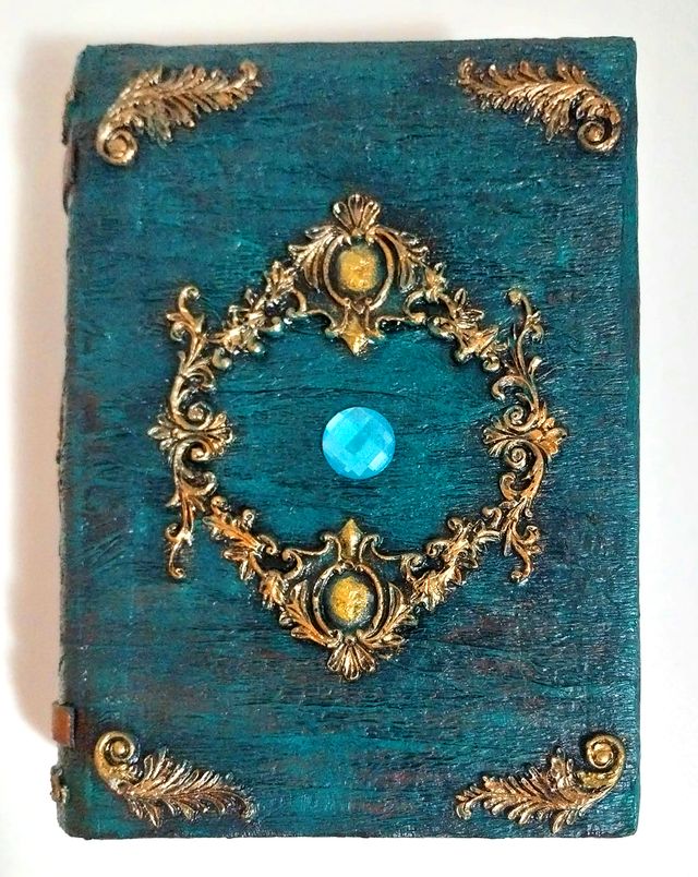 Caja libro antiguo decorada