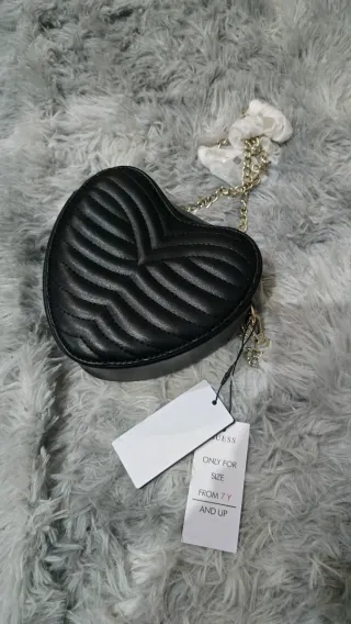 Bolso Guess Corazón Negro