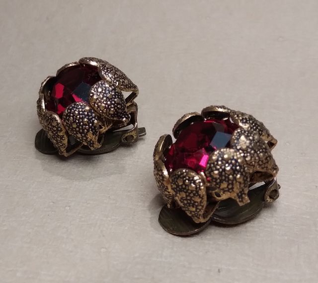 Orecchini d'epoca clip cristalli rossi
