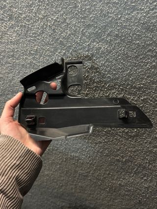 Cubierta Parachoques Delantero Mazda KSD4-50104 LH