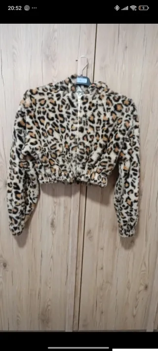 Chaqueta leopardo peluda cropped