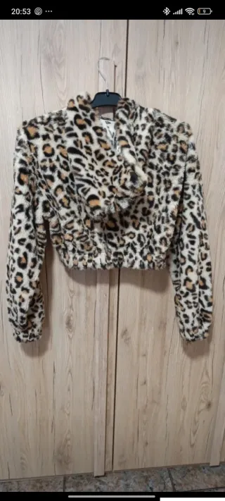 Chaqueta leopardo peluda cropped
