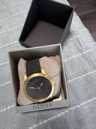 Reloj Guess Hombre Negro y Dorado