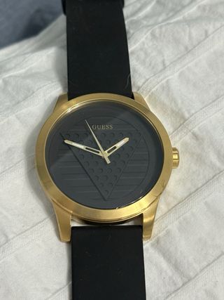 Reloj Guess Hombre Negro y Dorado