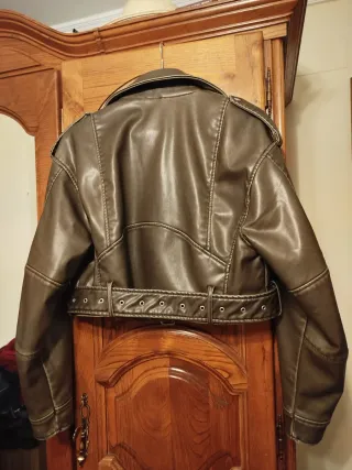 Chaqueta Zara verde oliva