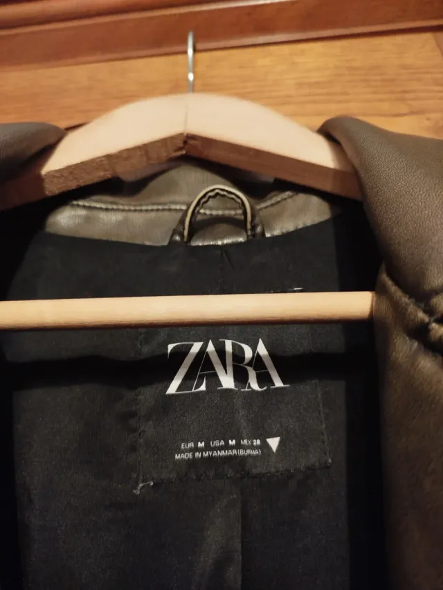 Chaqueta Zara verde oliva