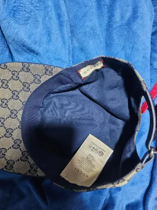 Gorra Gucci Beige Gg, Calvin Klein y Amiri