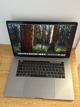 MacBook Pro 15” 2019 – i7, Vega 20, 32GB – Potente