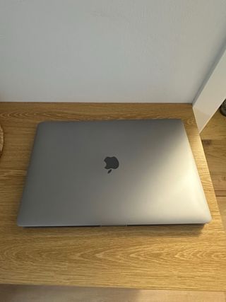MacBook Pro 15” 2019 – i7, Vega 20, 32GB – Potente