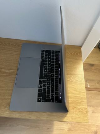 MacBook Pro 15” 2019 – i7, Vega 20, 32GB – Potente