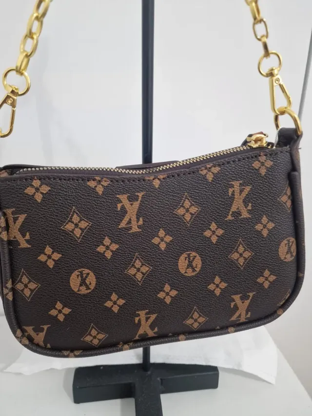 Bolso de mano negro y dorado