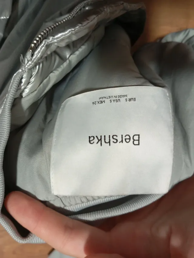 Chaqueta bomber plateada Bershka