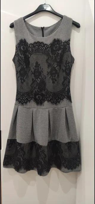 Vestito a quadri con pizzo