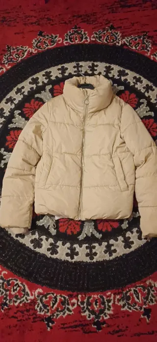 Abrigo beige acolchado