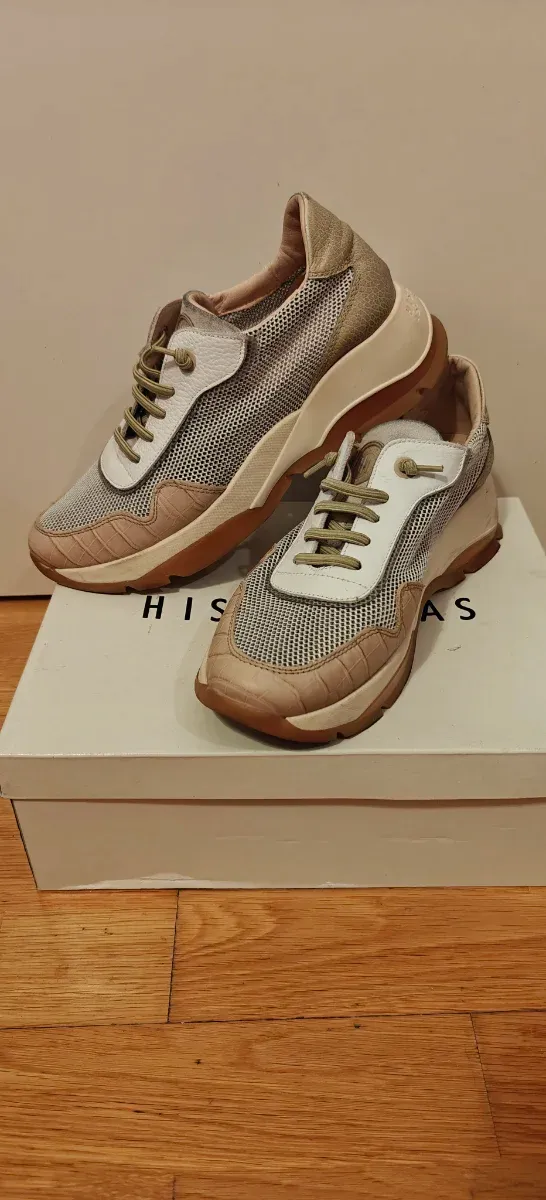 Tenis Hispanitas Beige y Blanco