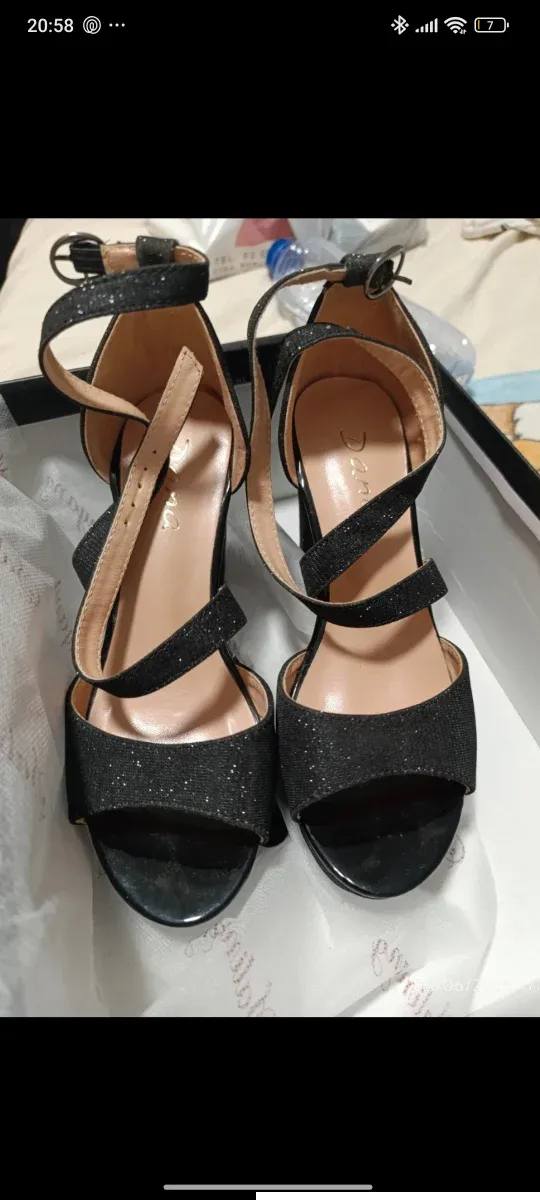 Zapatos de fiesta negros brillantes